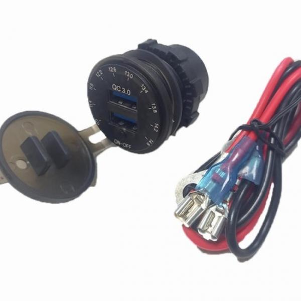 Адаптер за запалка 3088 с 2 USB порта и волтметър